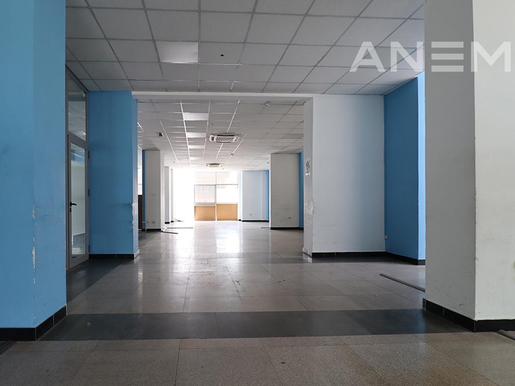 Objekt me qira 1000m² në Qendër
