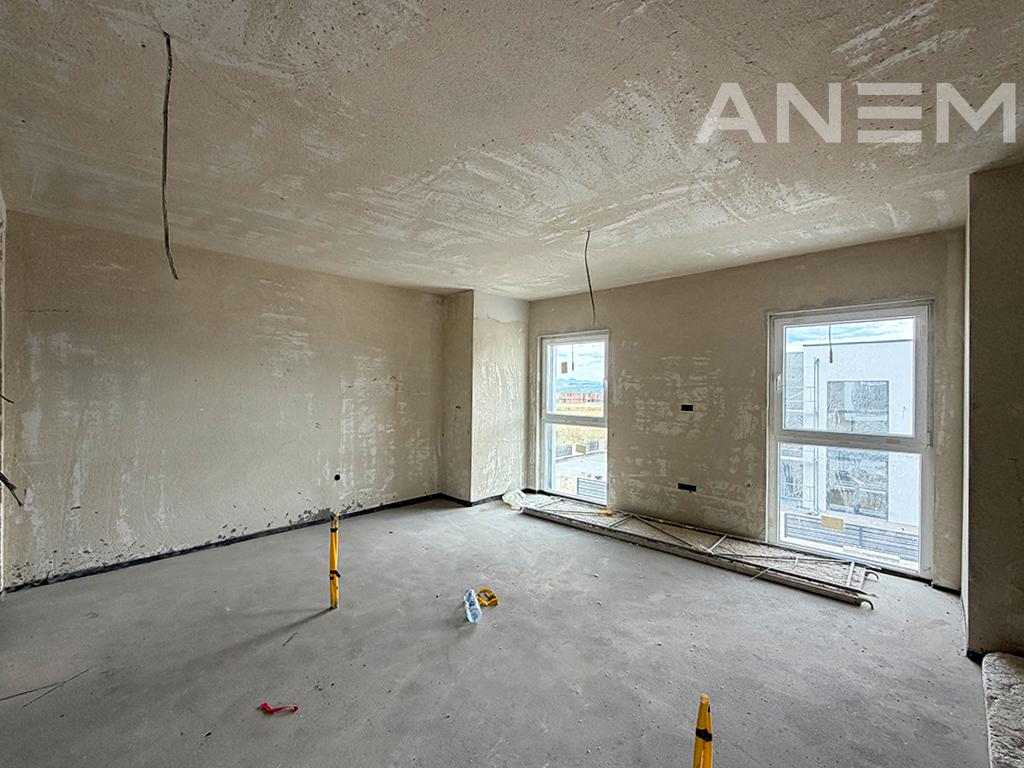 Shtëpi në shitje 300m² në lagjen Veternik