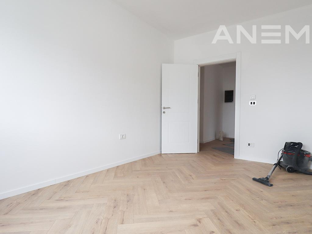 Zyrë me qira me 8 hapësira pune në Kalabri