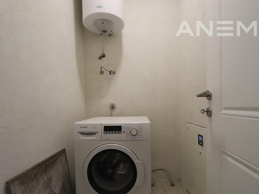 Zyrë me qira me 8 hapësira pune në Kalabri