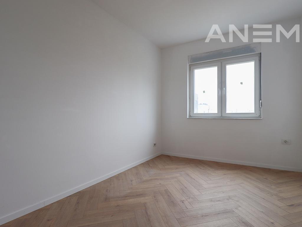 Zyrë me qira me 8 hapësira pune në Kalabri
