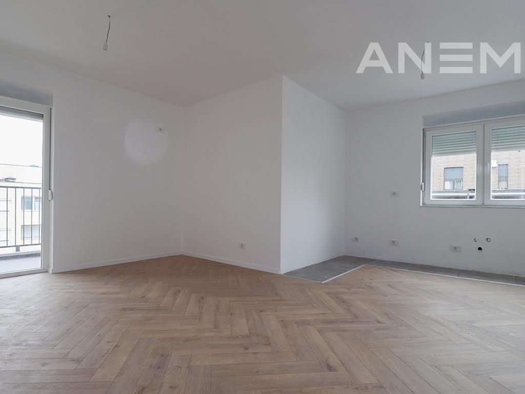 Zyrë me qira me 8 hapësira pune në Kalabri