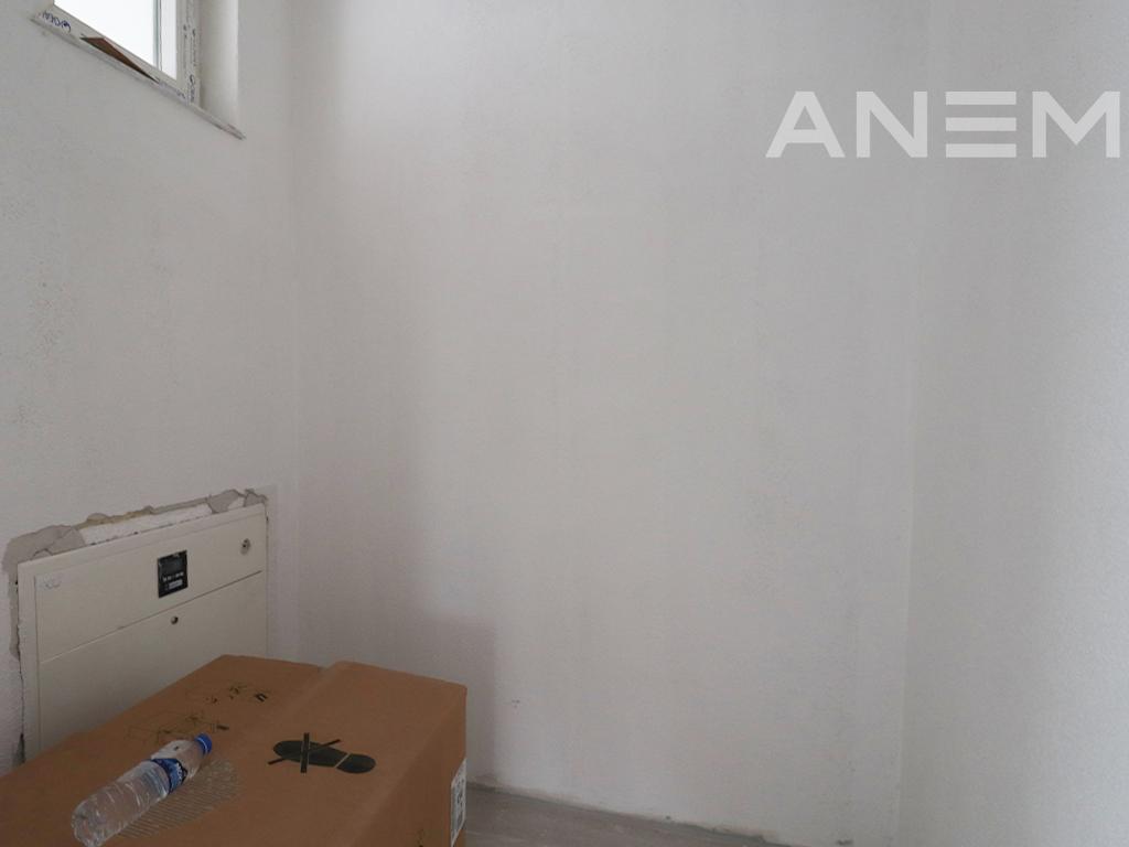 Zyrë me qira me 8 hapësira pune në Kalabri