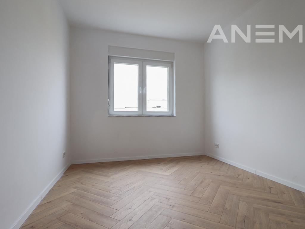 Zyrë me qira me 8 hapësira pune në Kalabri