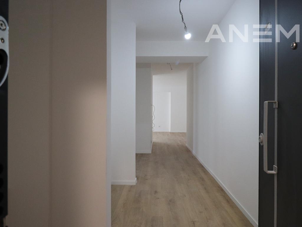 Zyre me qira me 3 hapësira pune në Lakrishtë