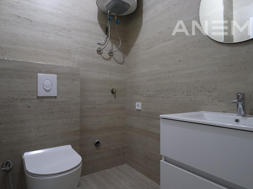 Zyre me qira me 3 hapësira pune në Lakrishtë