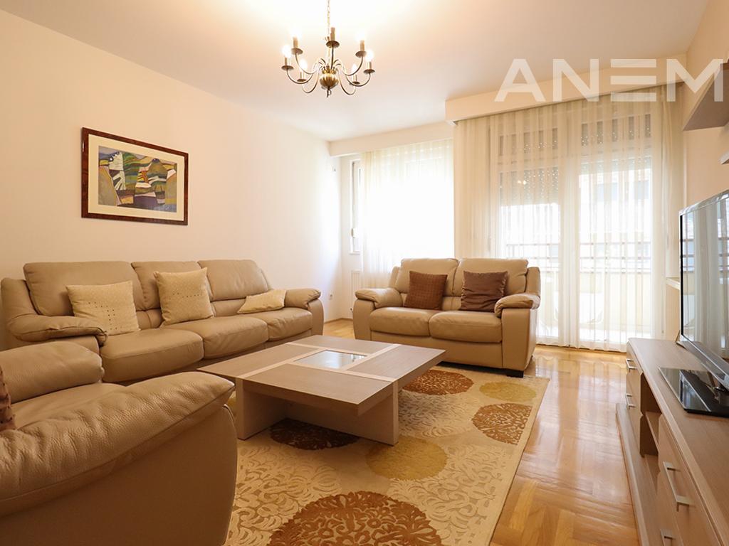 Banesë në shitje 92m² në Rrugen C