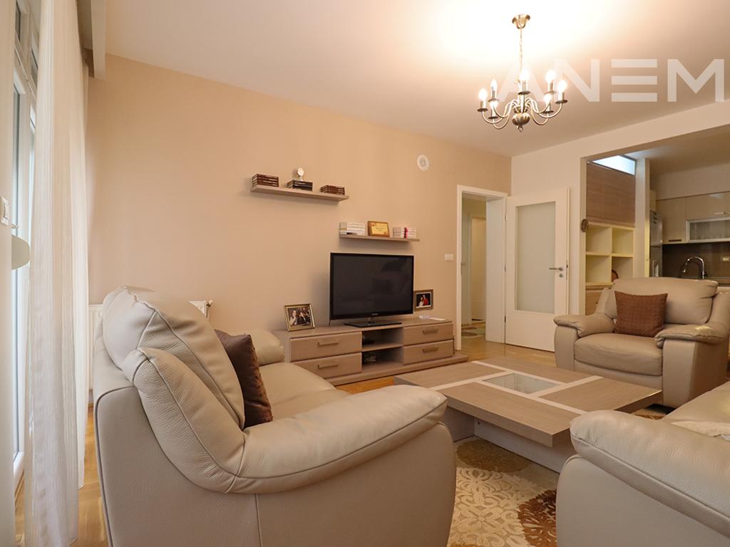 Banesë në shitje 92m² në Rrugen C