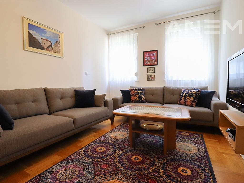 Banesë në shitje 92m² në Rrugen C