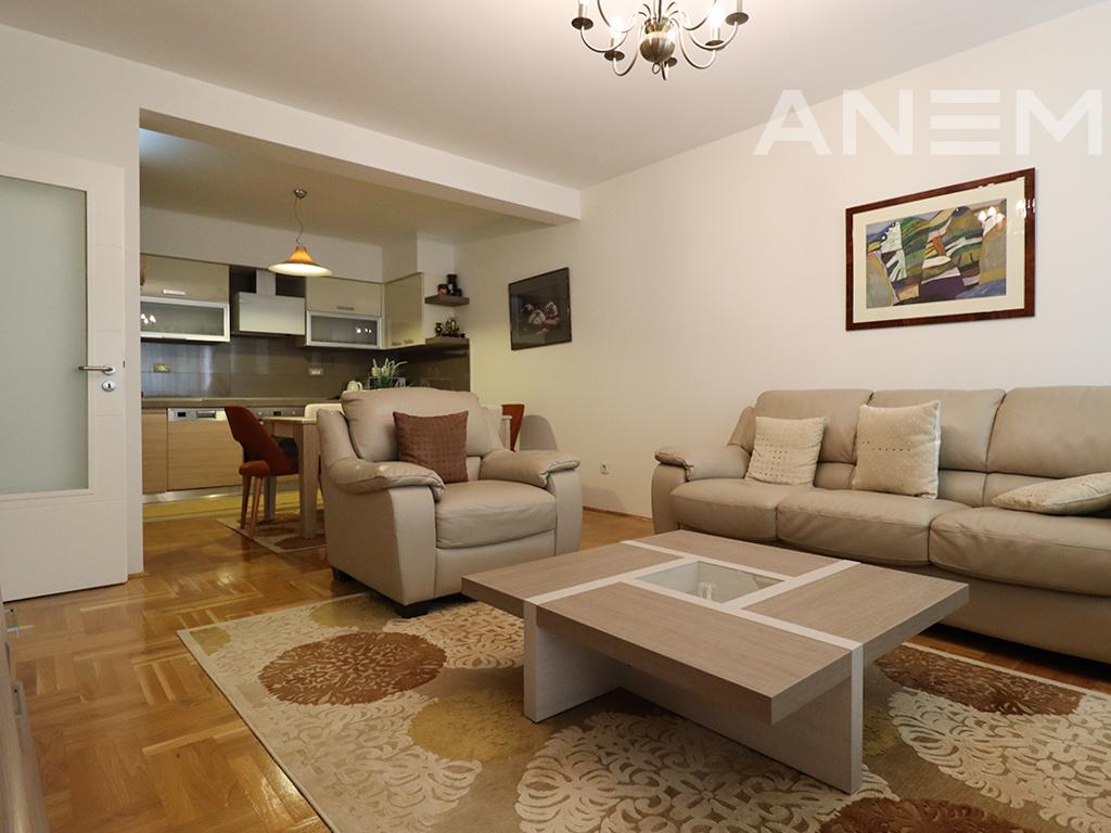 Banesë në shitje 92m² në Rrugen C