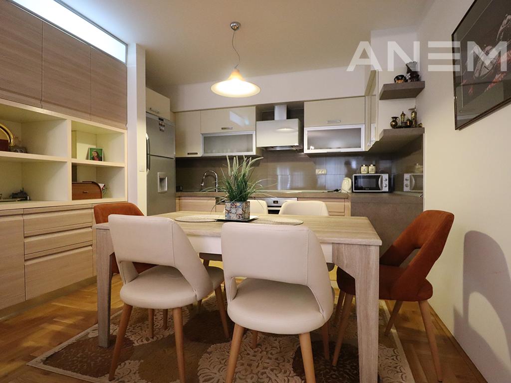 Banesë në shitje 92m² në Rrugen C