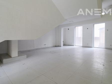 Lokal me qira me 3 hapësira pune në Tophane