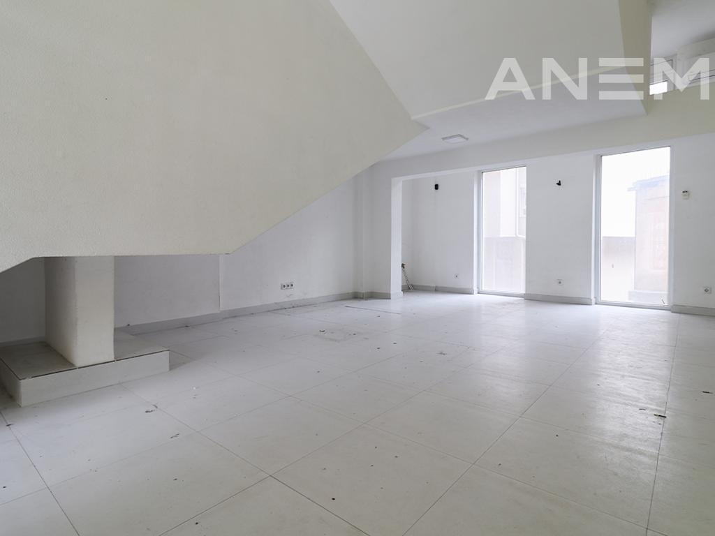 Lokal me qira me 3 hapësira pune në Tophane