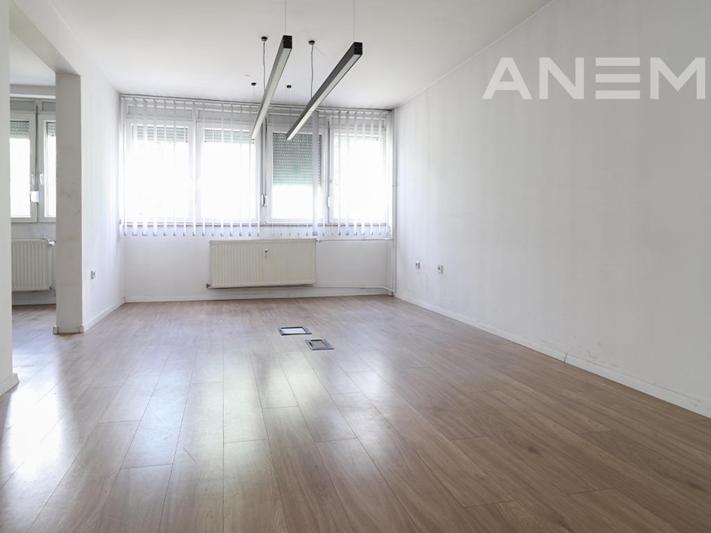 Zyre me qira me 5 hapësira pune në Ulpianë