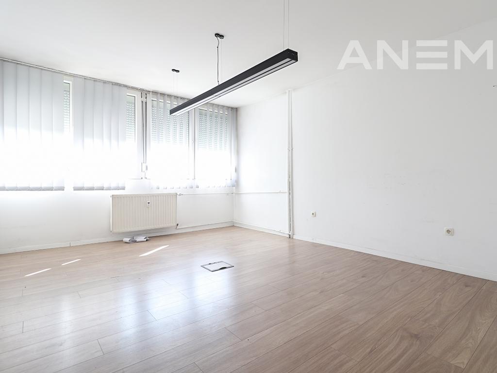 Zyre me qira me 5 hapësira pune në Ulpianë