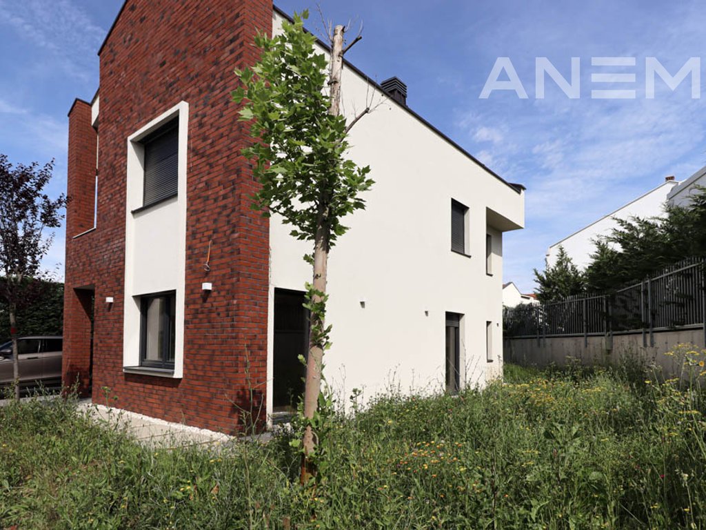 house for sale 217.6m² në neighborhood Qershia Village