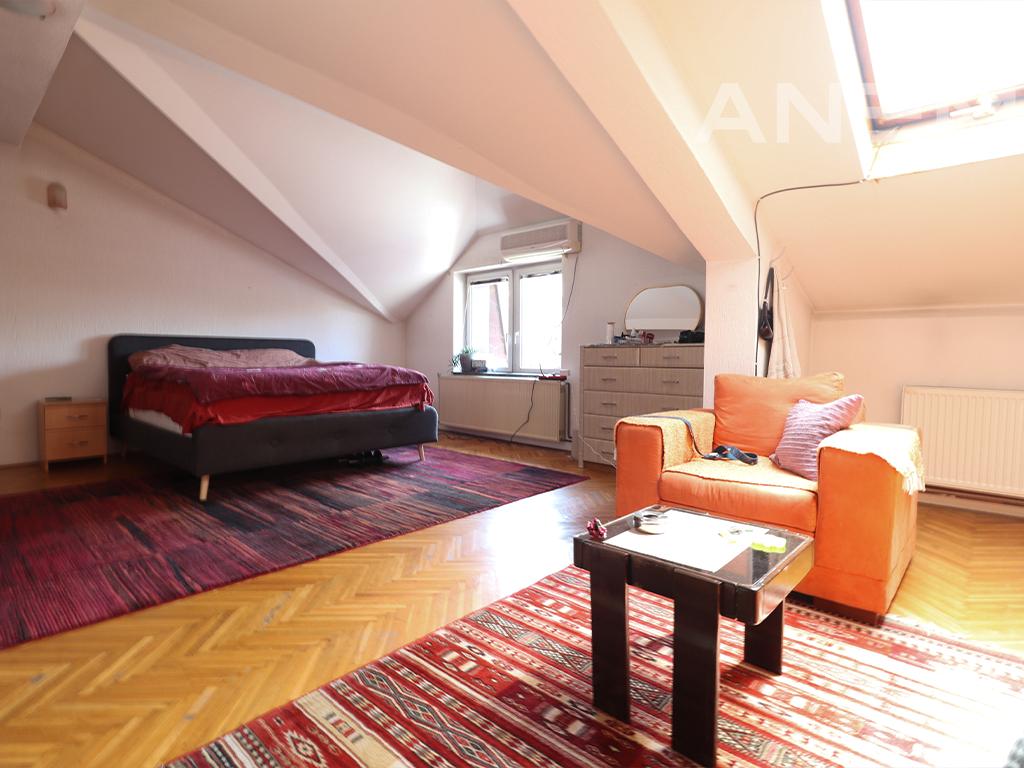 Shtëpi në shitje 400m² në Tophane