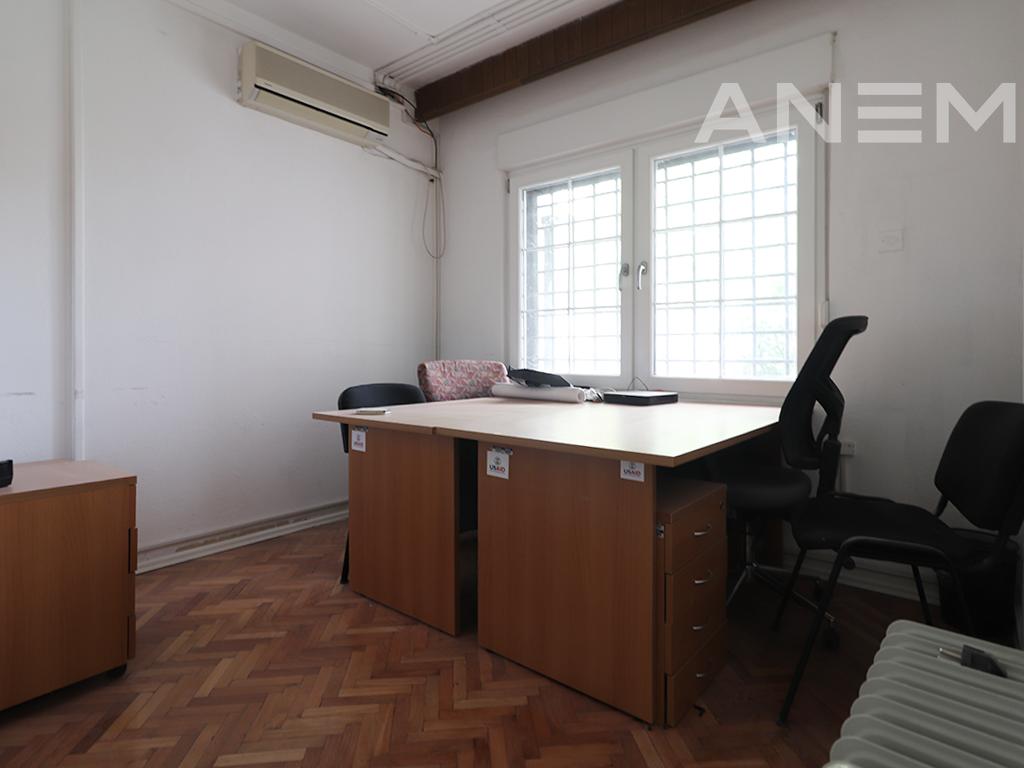 Shtëpi/ Zyre me qira 700m² në Arbëri