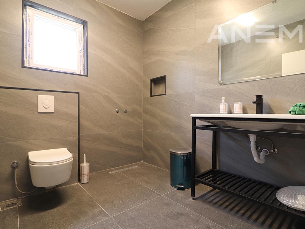 Shtëpi/ Zyre me qira 700m² në Arbëri