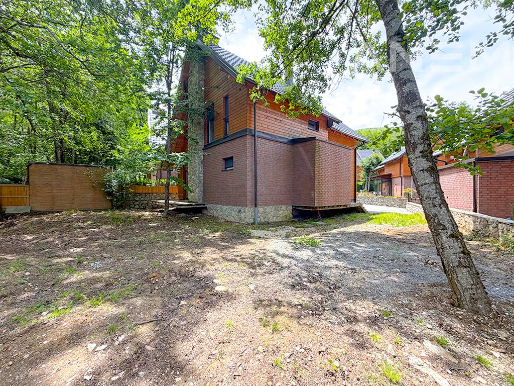 Vilë në shitje 177m² në Brezovicë