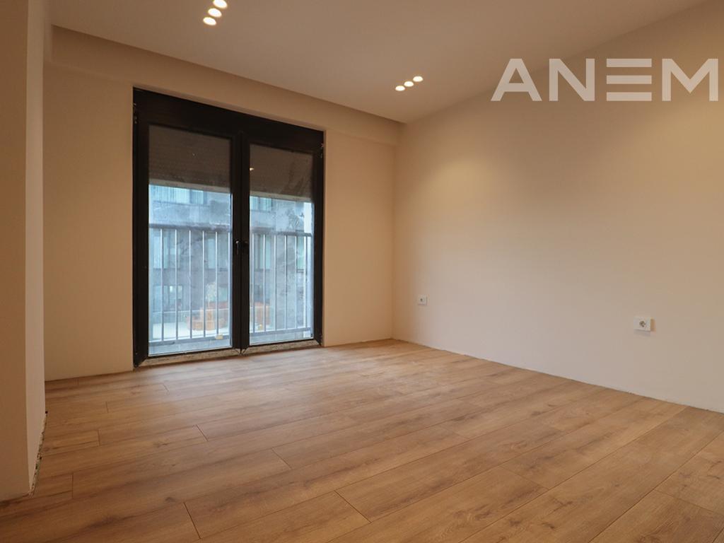 Zyre me qira me 4 hapësira pune në Lakrishtë