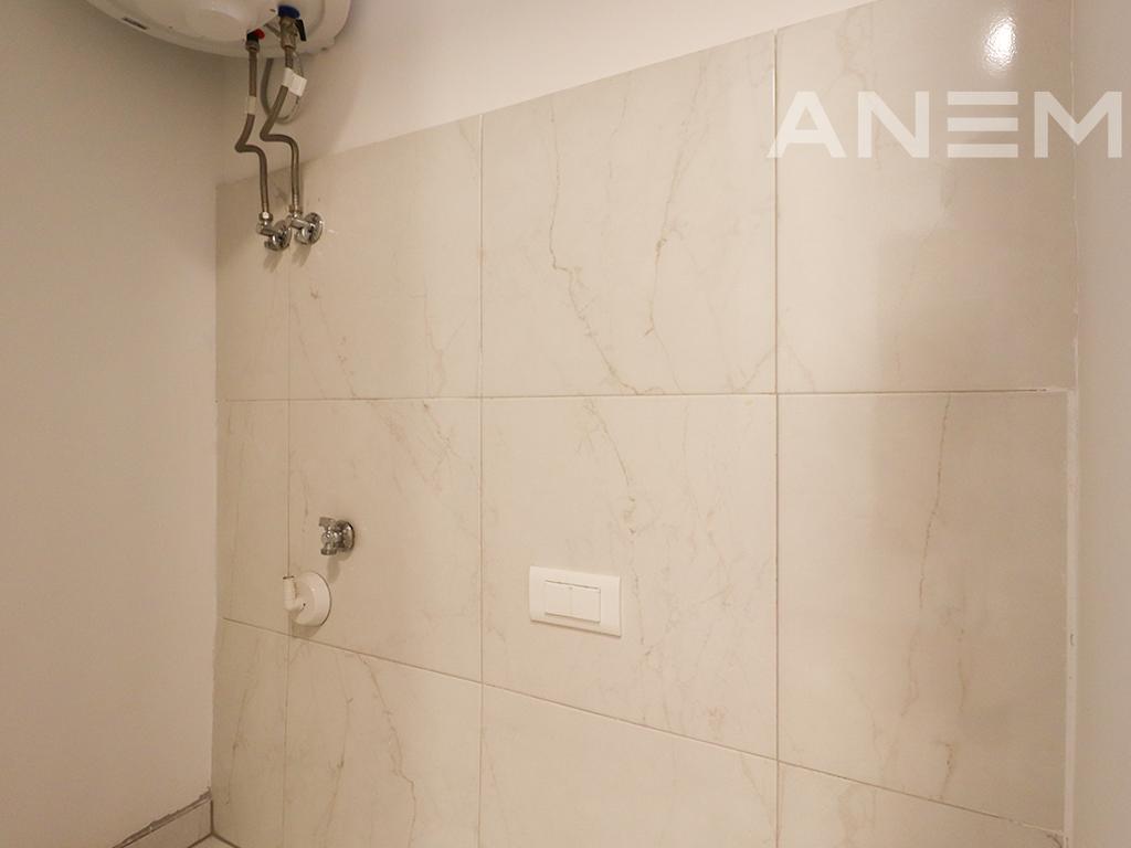 Zyre me qira me 3 hapësira pune në Lakrishtë