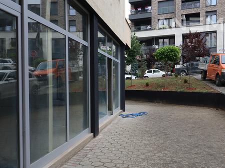 Lokal me qira 140m² + 98m² tarracë në lagjen Mati 1