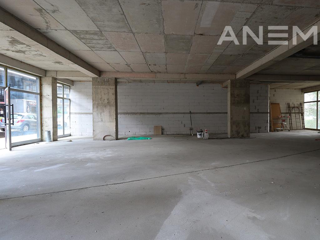 Lokal me qira 140m² + 98m² tarracë në lagjen Mati 1