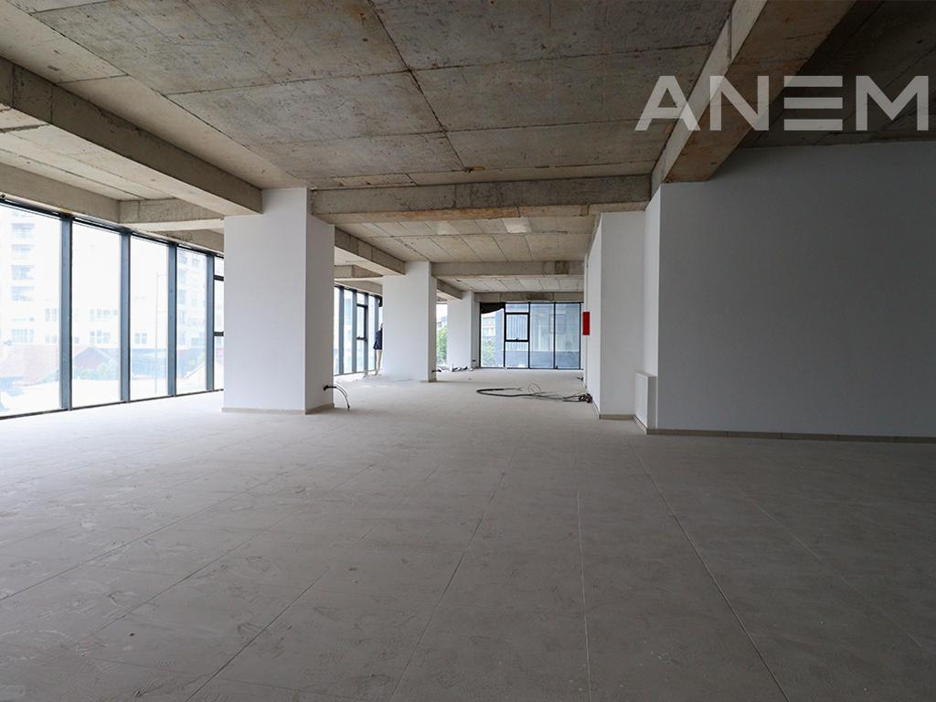 Office for rent 1156m² in Pejton