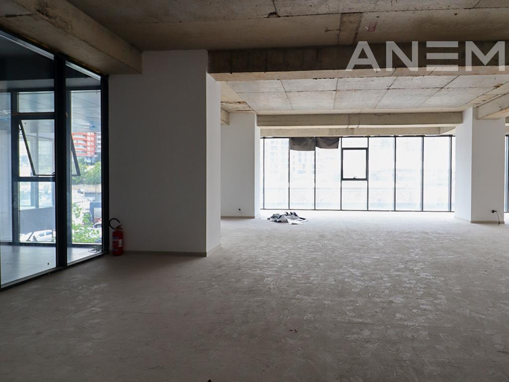 Office for rent 1156m² in Pejton
