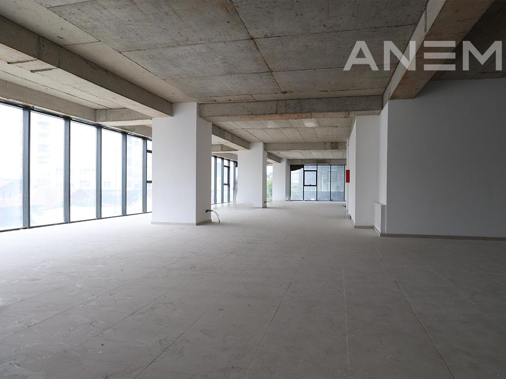 Office for rent 1156m² in Pejton