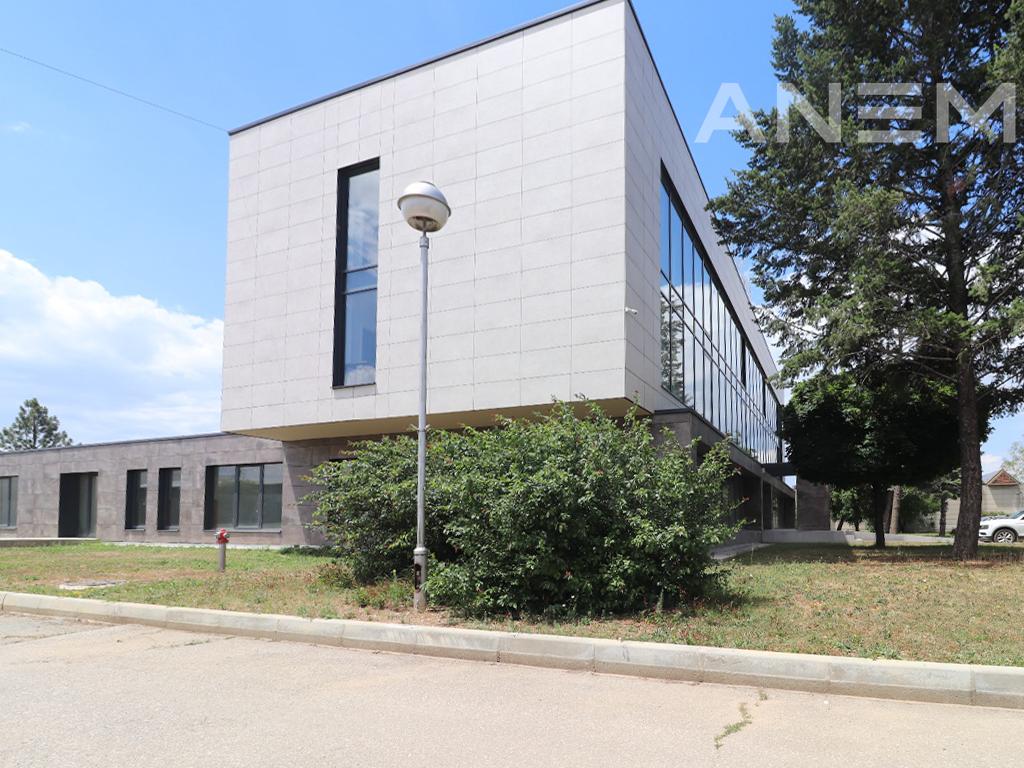 Objekt me qira 260m² në Zonën Industriale