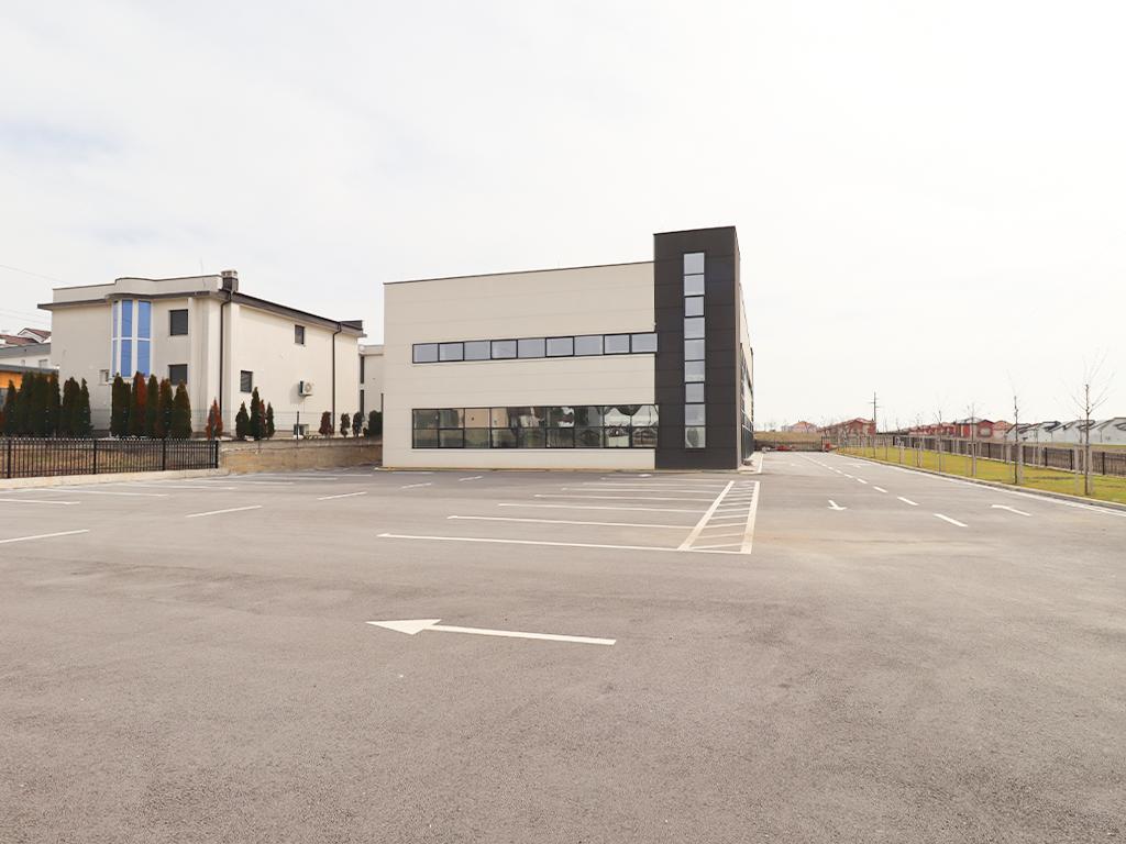 Objekt afarist me qira 1800m² në lagjen Veternik