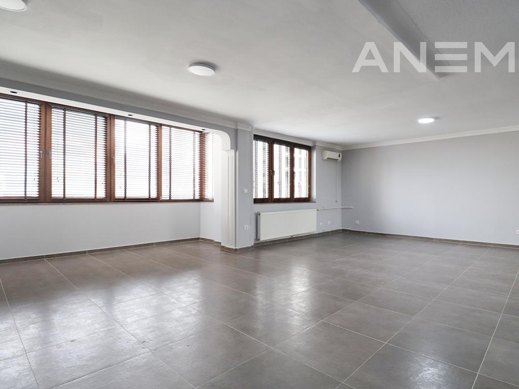 Zyre me qira me 4 hapësira pune në lagjen Aktash