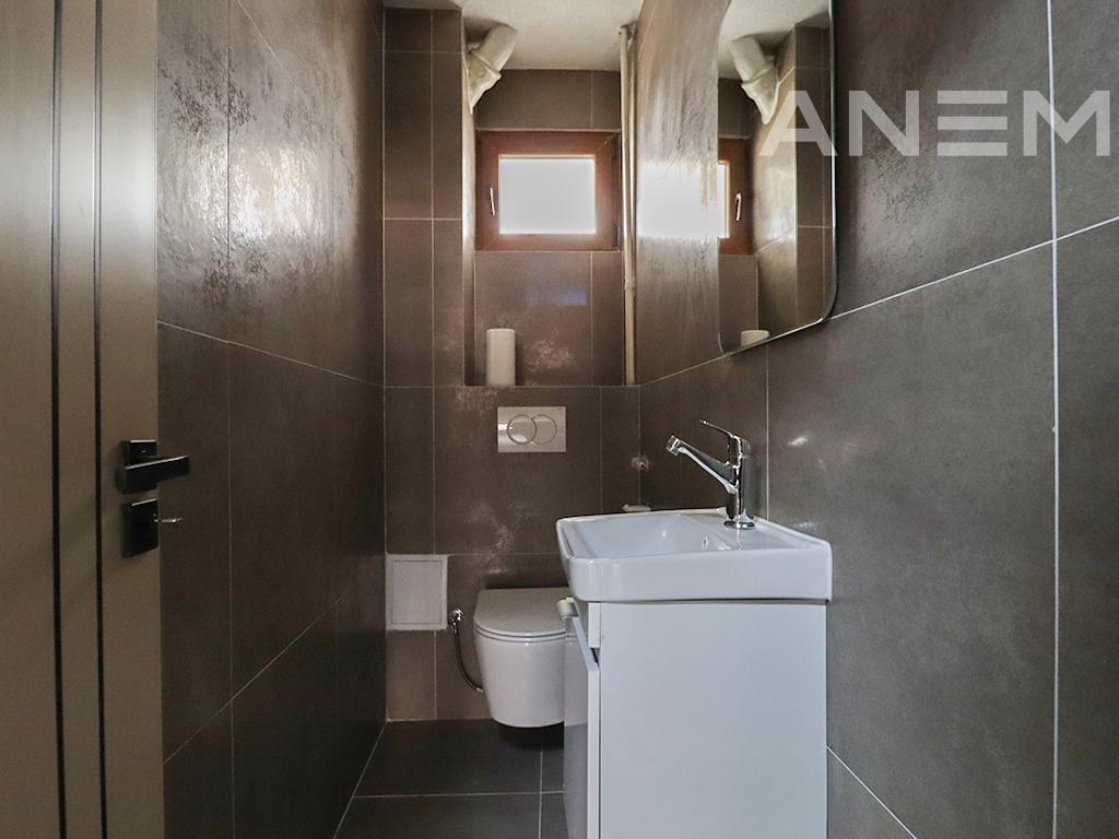 Zyre me qira me 4 hapësira pune në lagjen Aktash