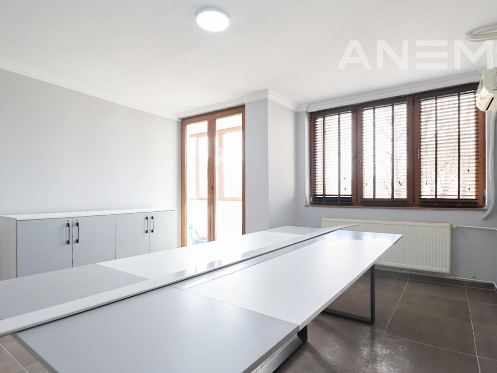 Zyre me qira me 4 hapësira pune në lagjen Aktash