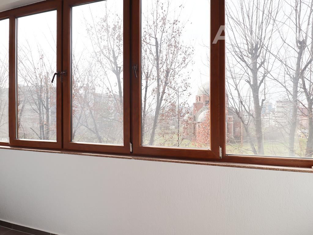 Zyre me qira me 4 hapësira pune në lagjen Aktash