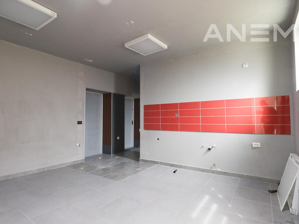 Lokal me qira 200m² në Qendër