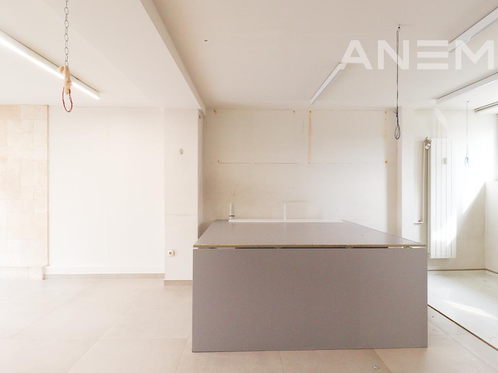 Lokal me qira 200m² në Qendër