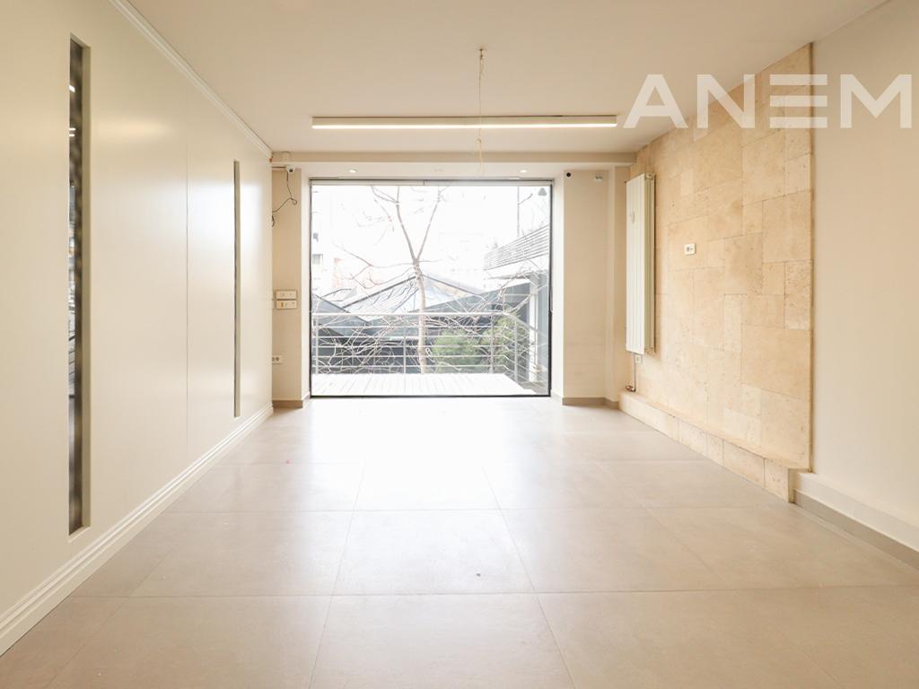 Lokal me qira 200m² në Qendër