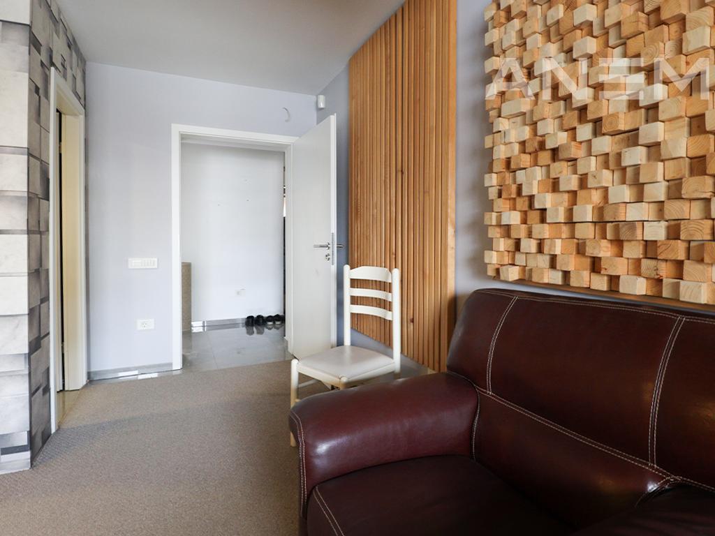 Zyre me qira me 3 hapësira pune në Qendër