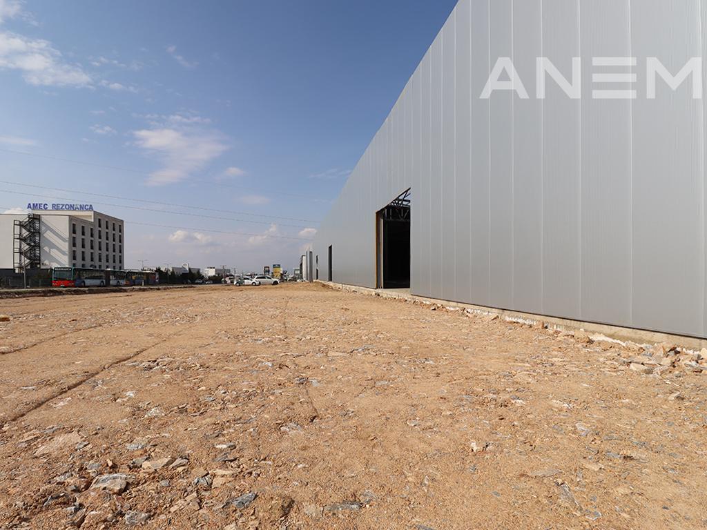 Objekt me qira 2205m² në Magjistralen Prishtinë - Ferizaj