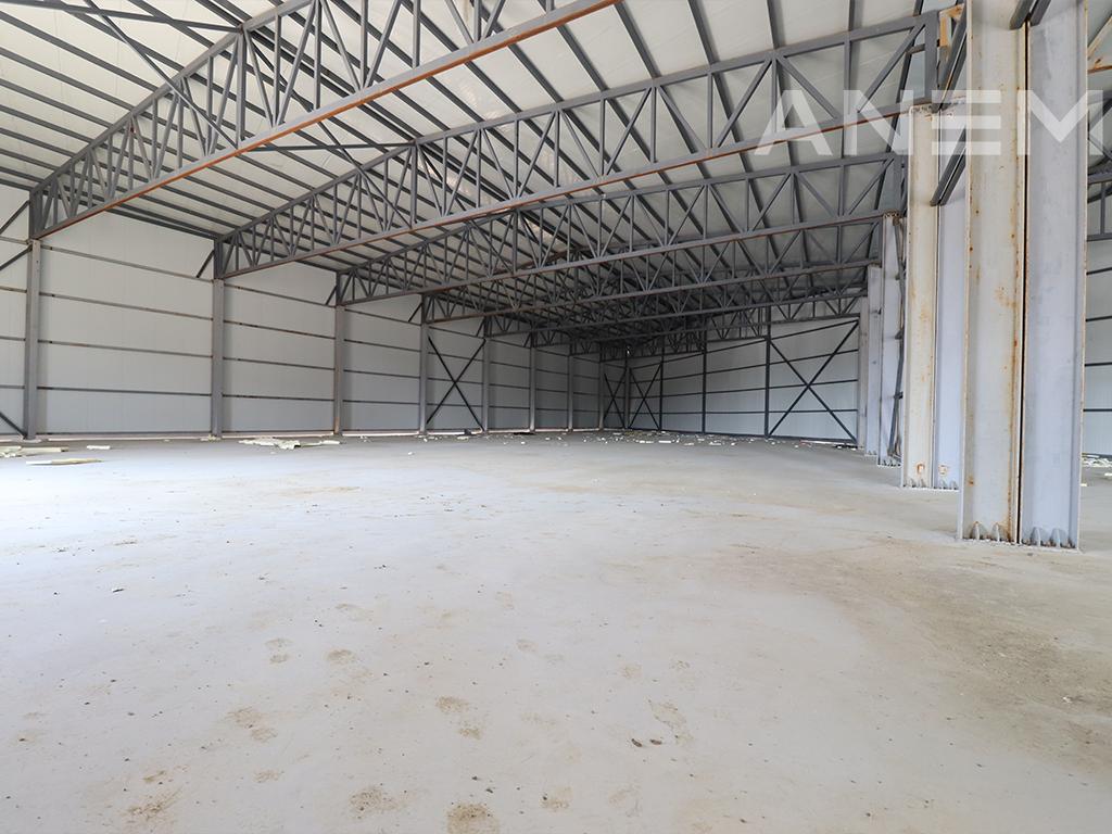 Objekt me qira 2205m² në Magjistralen Prishtinë - Ferizaj