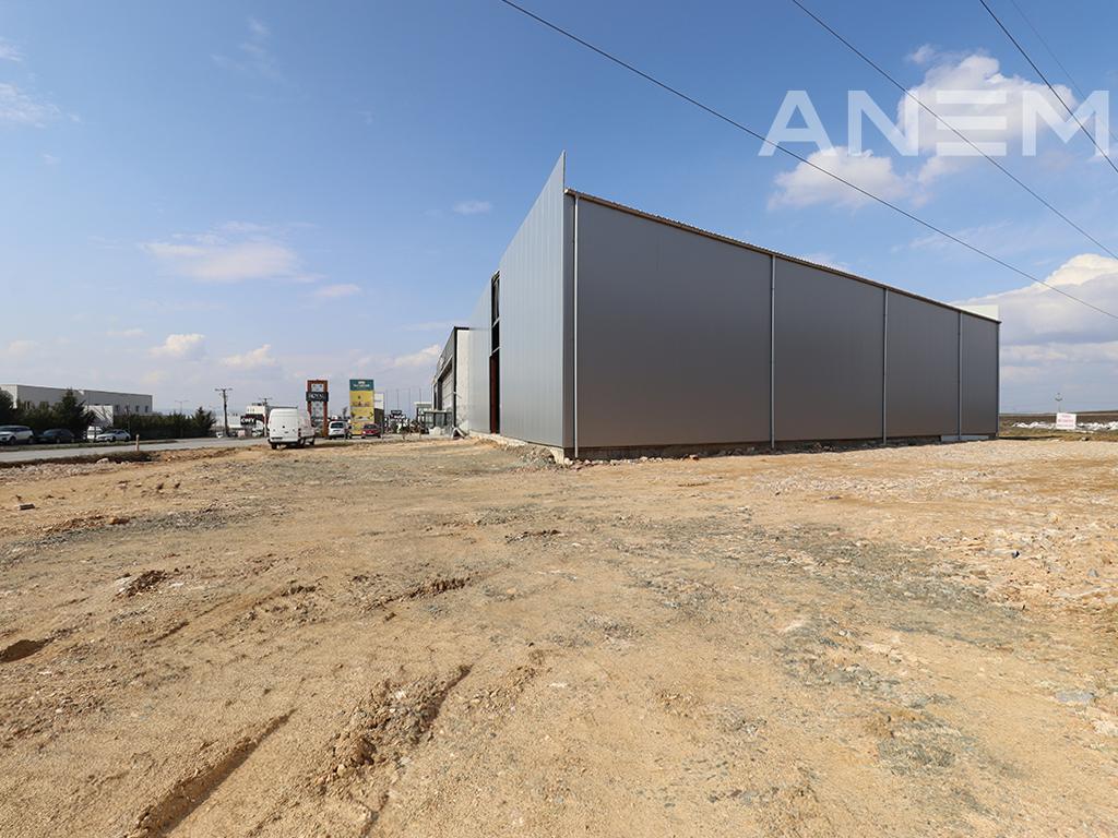 Objekt me qira 2205m² në Magjistralen Prishtinë - Ferizaj