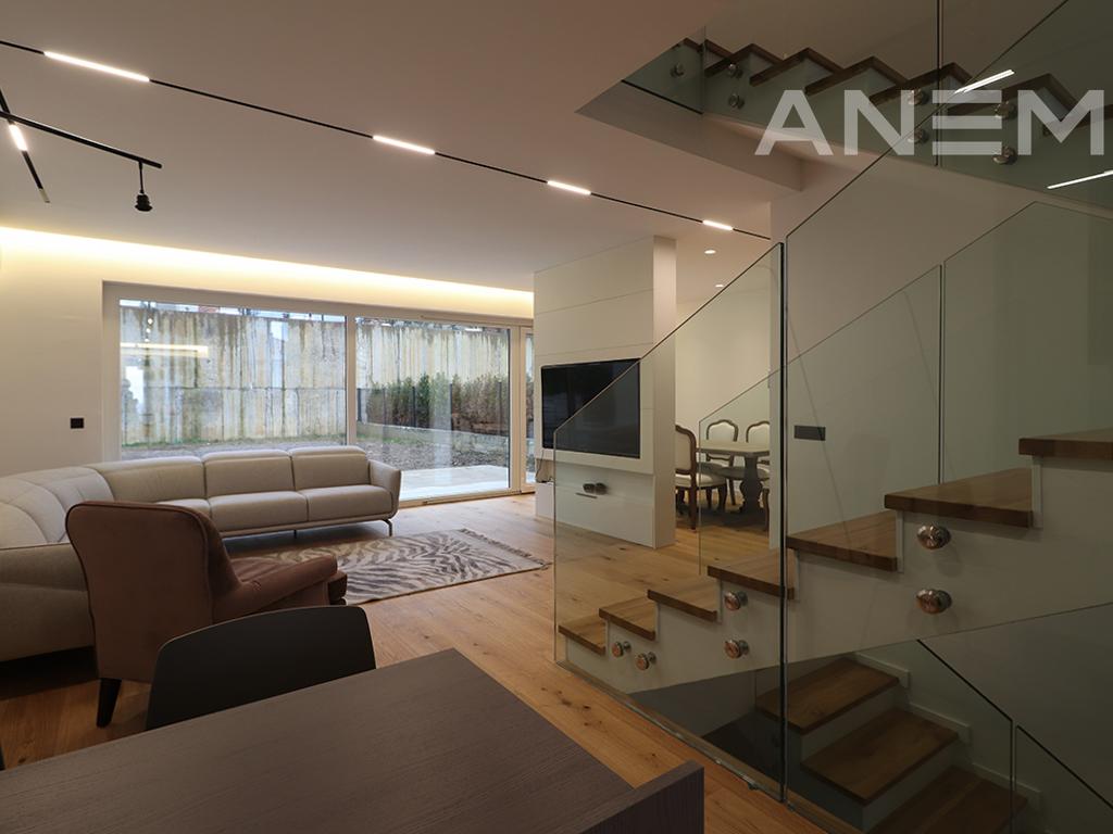 Shtëpi me qira 244m² në lagjen Marigona Hill