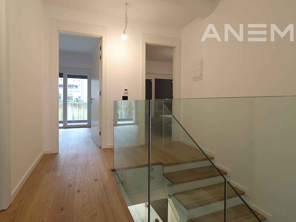 Shtëpi me qira 244m² në lagjen Marigona Hill