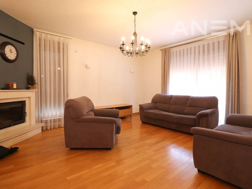 Shtëpi në shitje 260m² + 40m² nënkulm në Marigona Residence