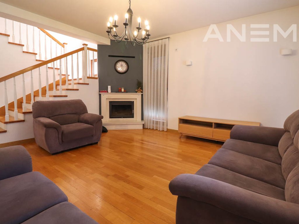 Shtëpi në shitje 260m² + 40m² nënkulm në Marigona Residence