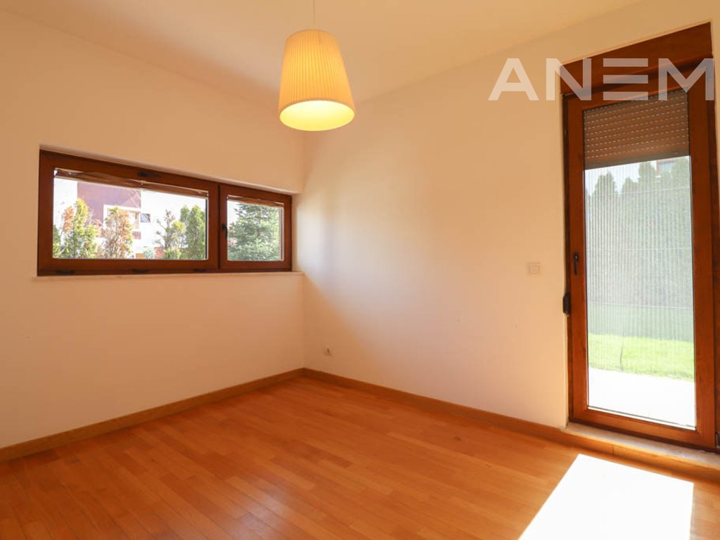 Shtëpi në shitje 260m² + 40m² nënkulm në Marigona Residence