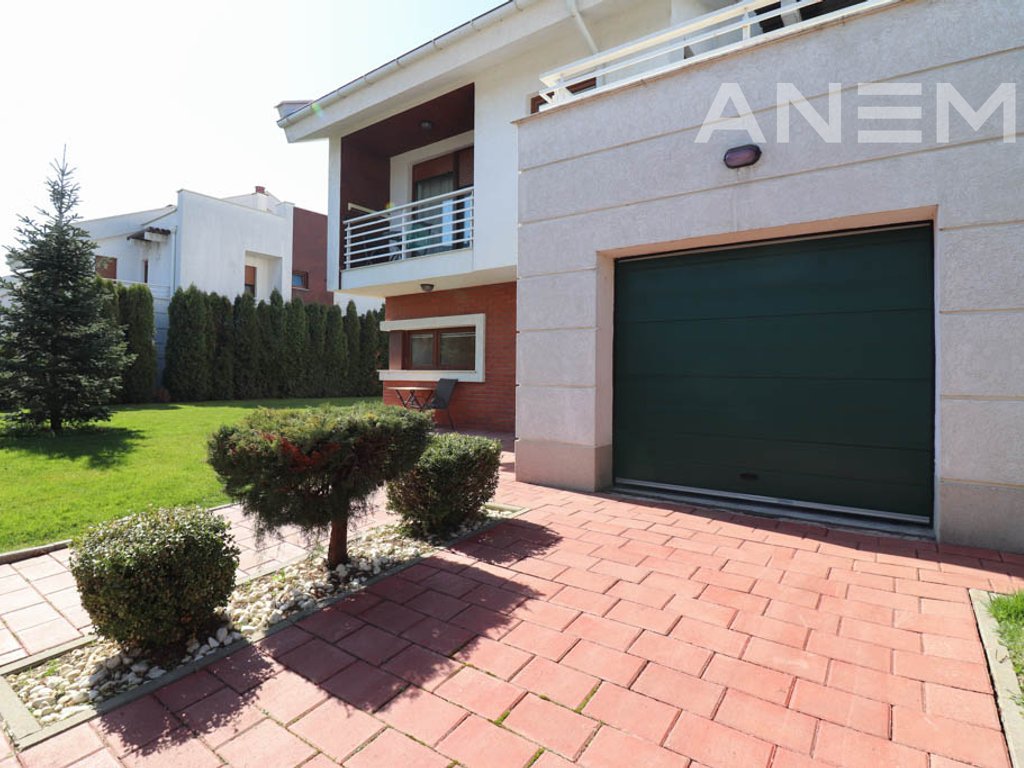 Shtëpi në shitje 260m² + 40m² nënkulm në Marigona Residence